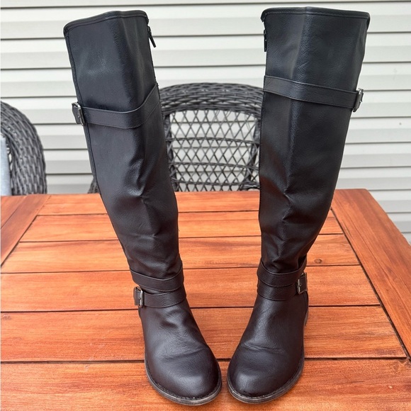 JustFab Flat Boots Ride Around Size 7 Wide Width - Picture 3 of 16